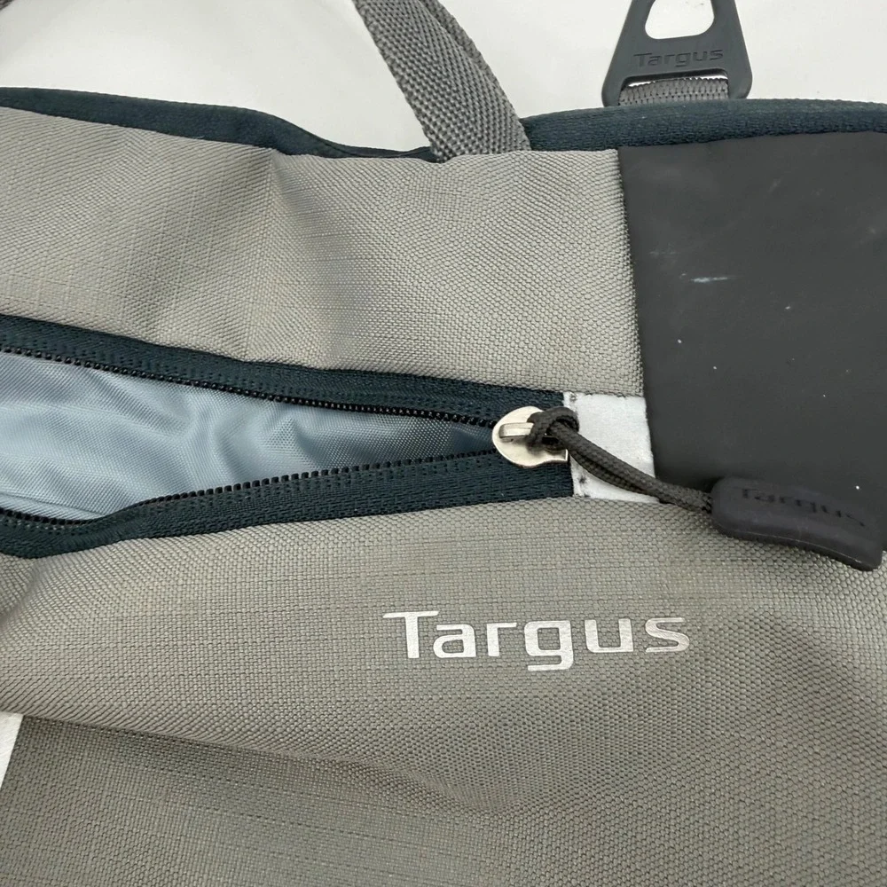 Targus Laptop Sleeve Case Bag 11x15 Gray Black Padded Carry Handle Zip Closure